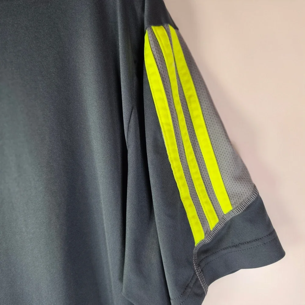 Adidas Climalite Shirt Mens XL Gray Short Sleeve Athletic Gym Tee Yellow Logo